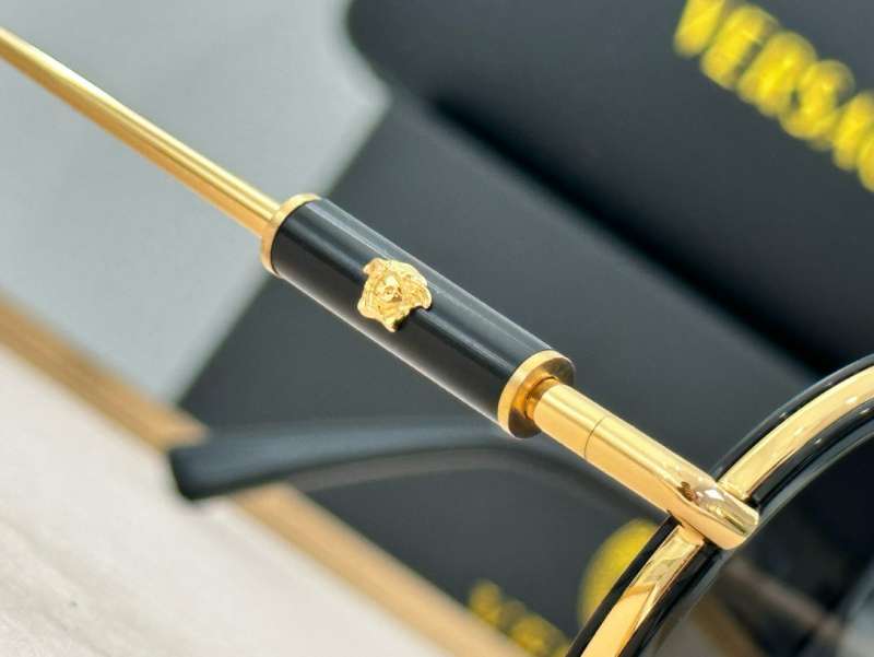 Picture of Versace Sunglasses _SKUfw55560396fw